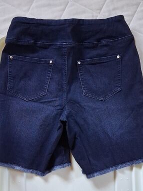 Belle By Kim Gravel 8" Dark Wash Denim Shorts, Sz 8 [#252h]